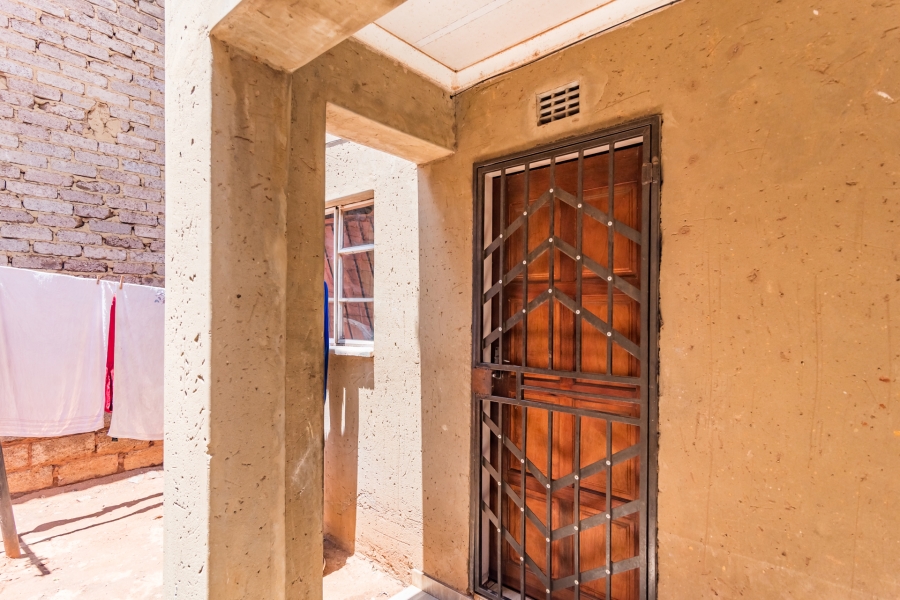 1 Bedroom Property for Sale in Mohlakeng Gauteng