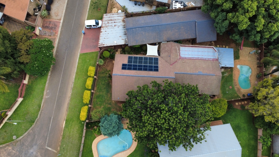 6 Bedroom Property for Sale in Theresa Park Gauteng