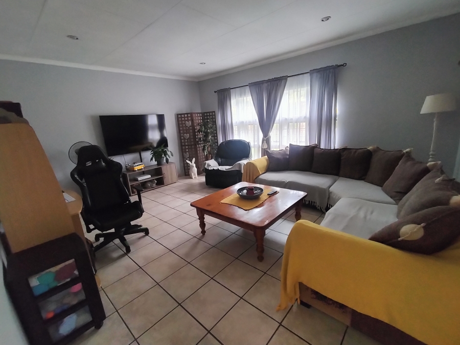 6 Bedroom Property for Sale in Theresa Park Gauteng
