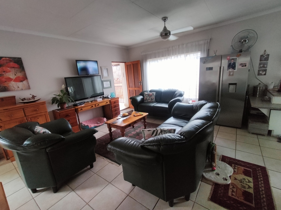 6 Bedroom Property for Sale in Theresa Park Gauteng