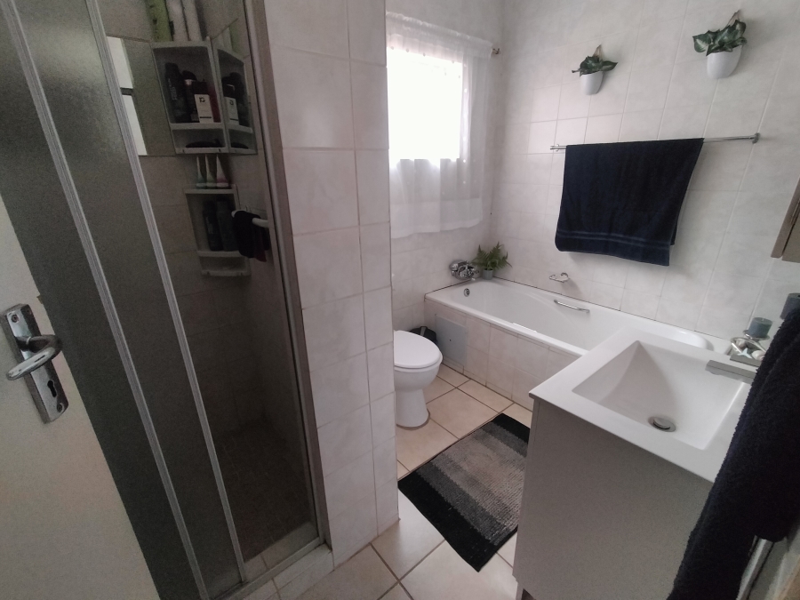 6 Bedroom Property for Sale in Theresa Park Gauteng