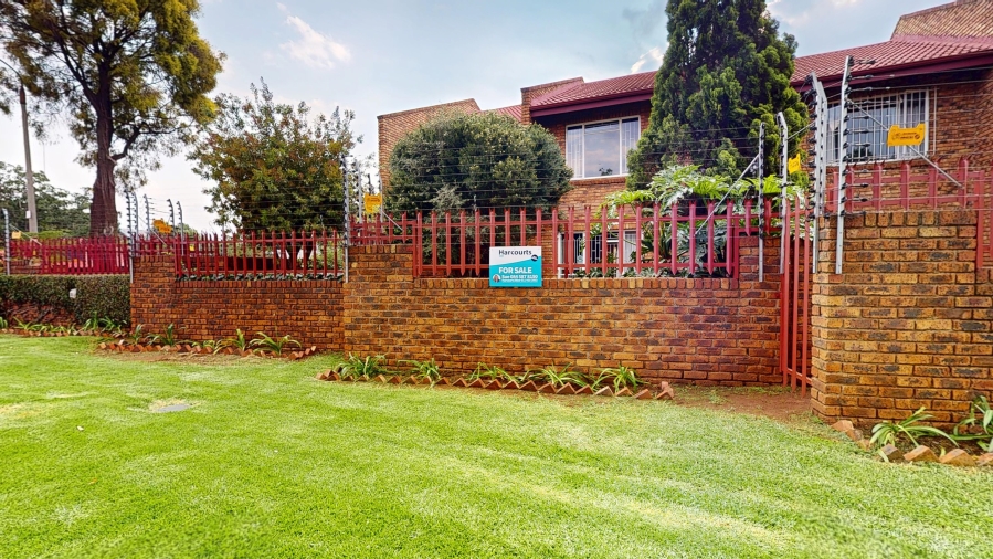 2 Bedroom Property for Sale in Dayanglen Gauteng