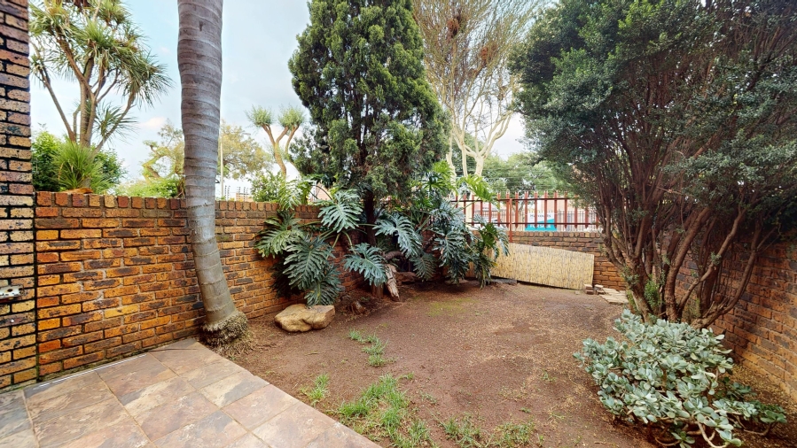 2 Bedroom Property for Sale in Dayanglen Gauteng