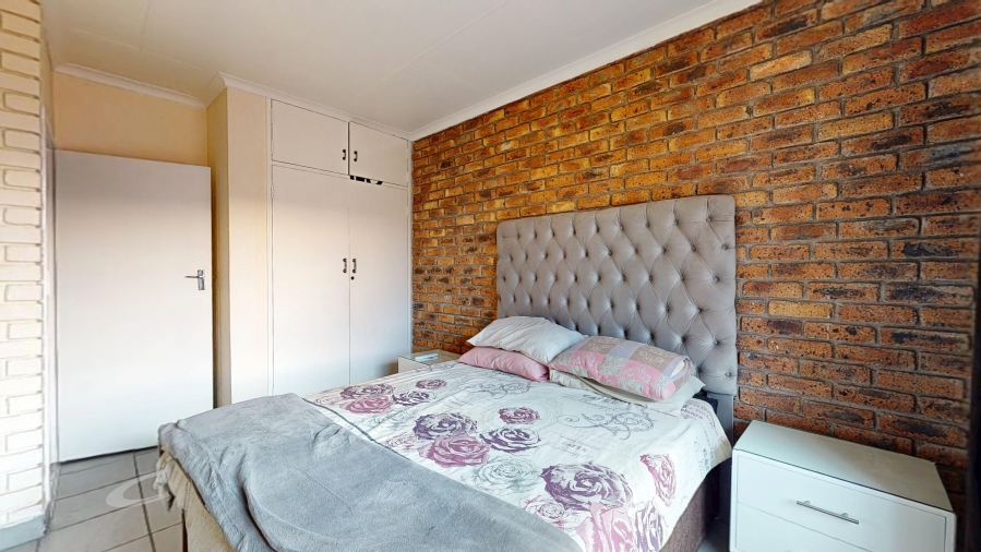 2 Bedroom Property for Sale in Dayanglen Gauteng