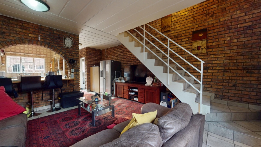 2 Bedroom Property for Sale in Dayanglen Gauteng