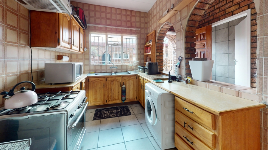 2 Bedroom Property for Sale in Dayanglen Gauteng