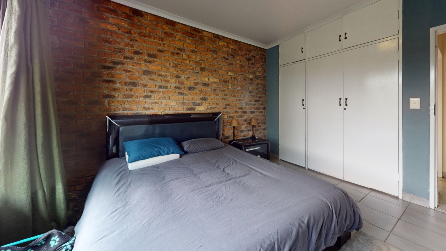 2 Bedroom Property for Sale in Dayanglen Gauteng