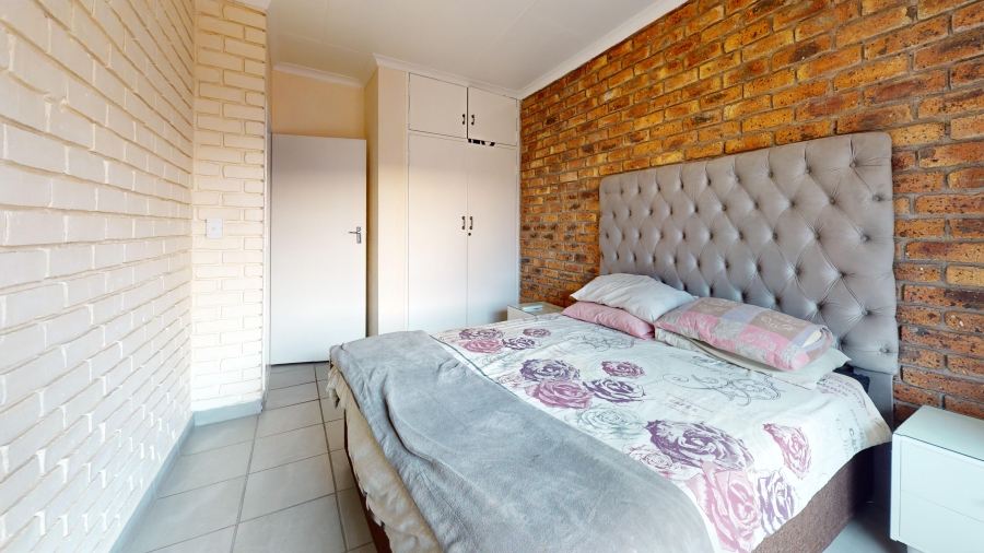 2 Bedroom Property for Sale in Dayanglen Gauteng