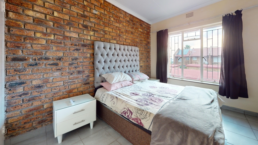2 Bedroom Property for Sale in Dayanglen Gauteng