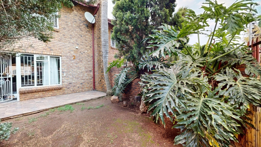 2 Bedroom Property for Sale in Dayanglen Gauteng