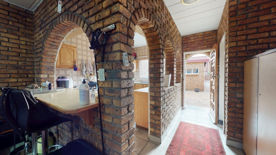 2 Bedroom Property for Sale in Dayanglen Gauteng