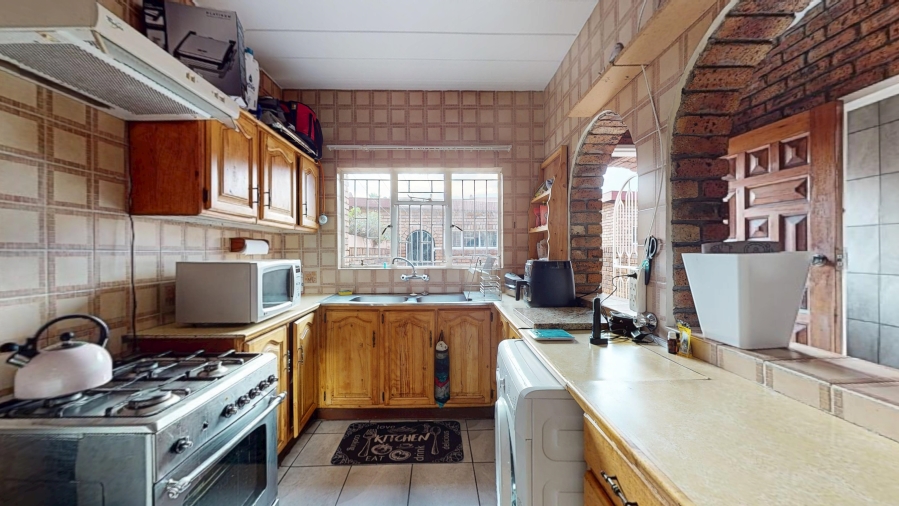 2 Bedroom Property for Sale in Dayanglen Gauteng