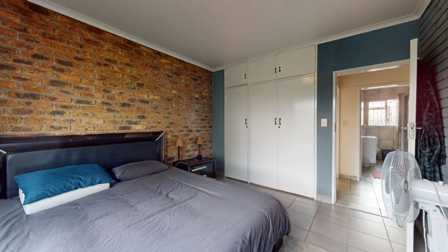 2 Bedroom Property for Sale in Dayanglen Gauteng