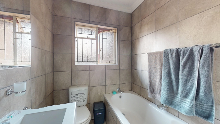 2 Bedroom Property for Sale in Dayanglen Gauteng