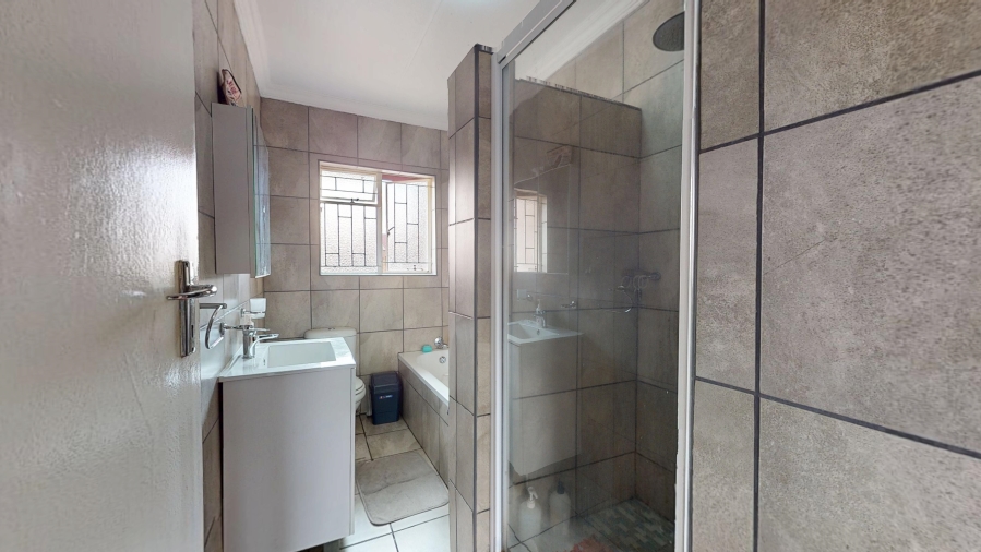 2 Bedroom Property for Sale in Dayanglen Gauteng