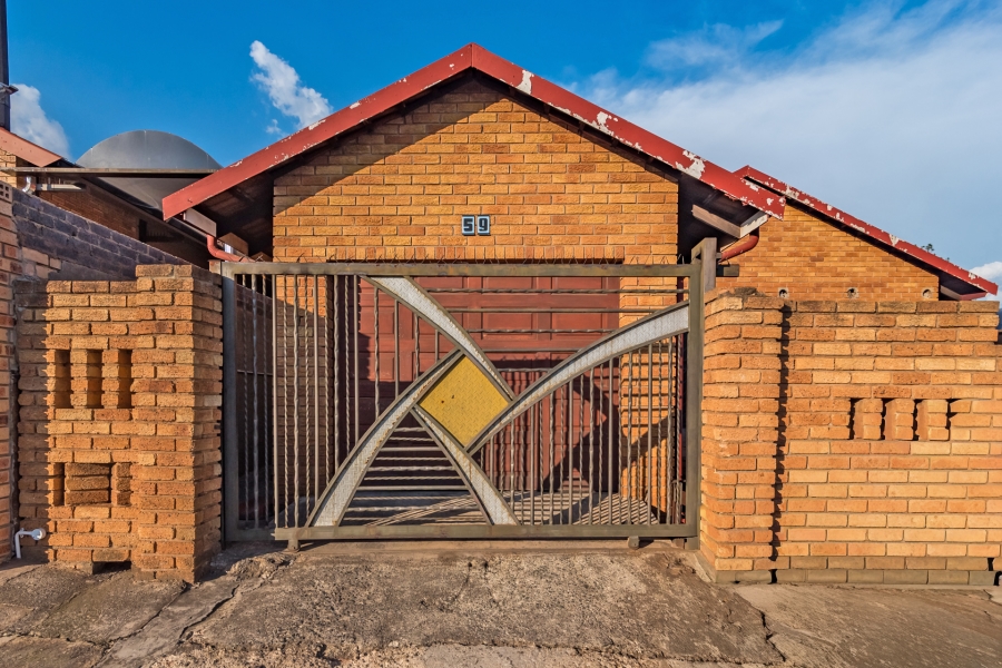 3 Bedroom Property for Sale in Protea North Gauteng