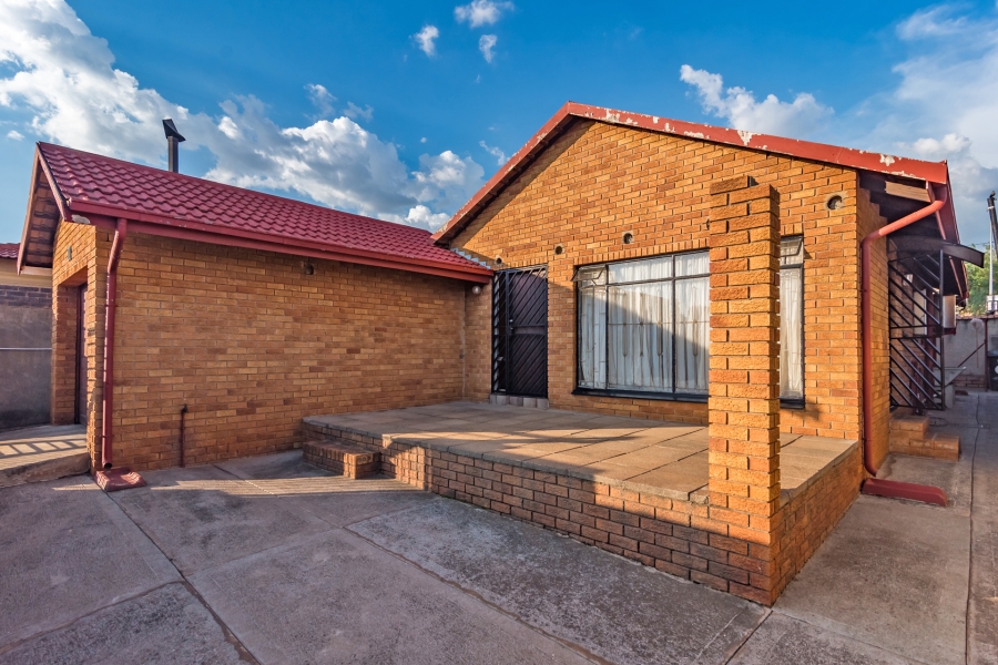 3 Bedroom Property for Sale in Protea North Gauteng