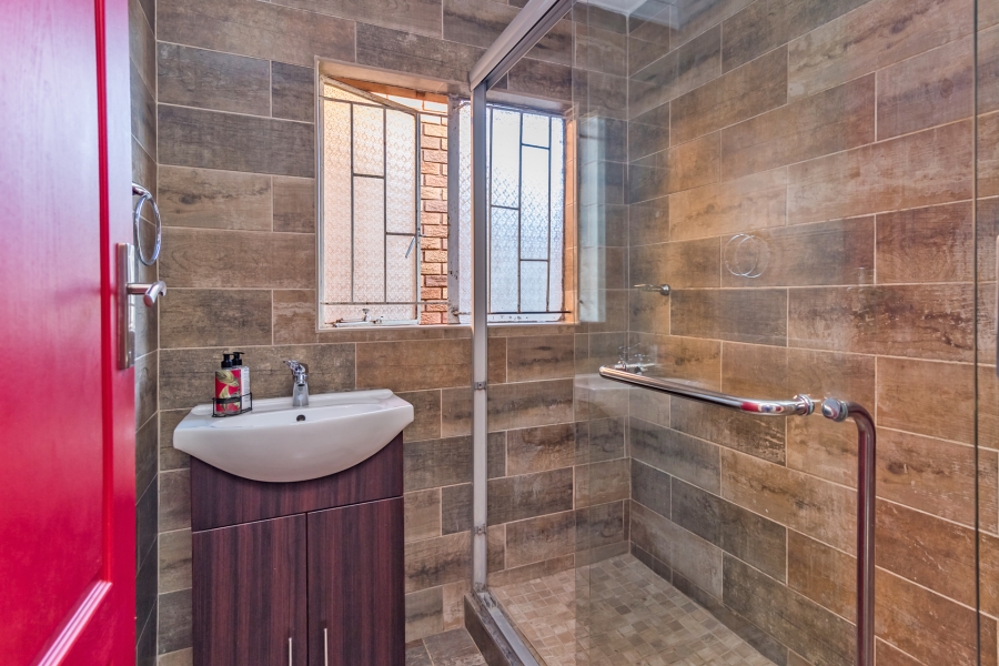 3 Bedroom Property for Sale in Protea North Gauteng