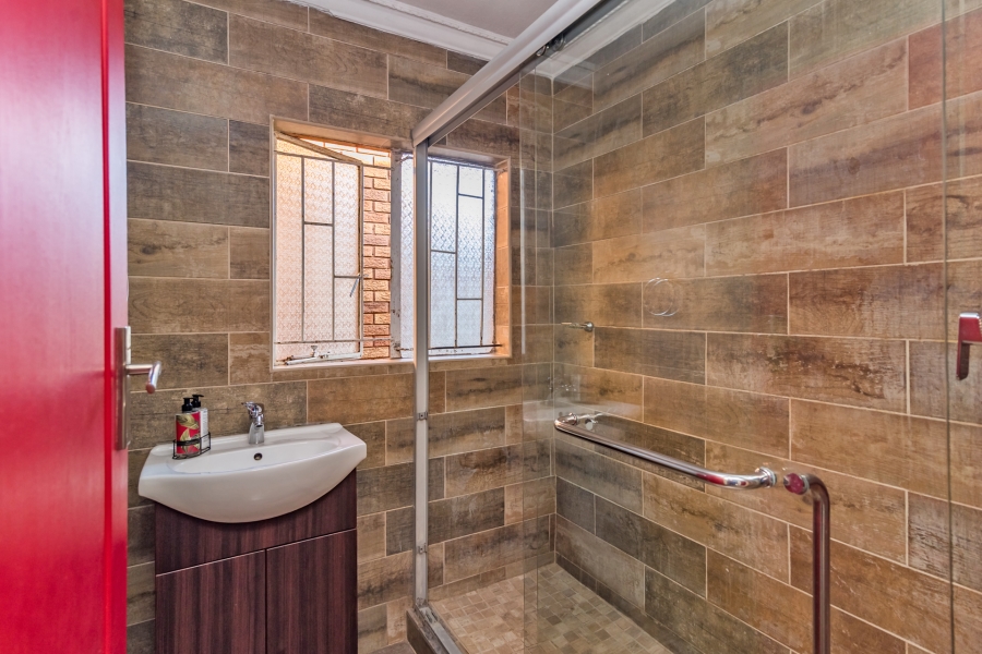 3 Bedroom Property for Sale in Protea North Gauteng