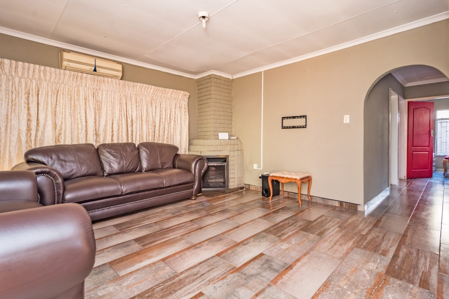 3 Bedroom Property for Sale in Protea North Gauteng