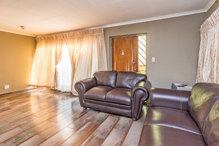 3 Bedroom Property for Sale in Protea North Gauteng