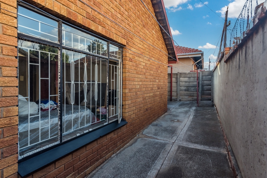 3 Bedroom Property for Sale in Protea North Gauteng