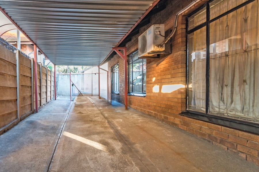 3 Bedroom Property for Sale in Protea North Gauteng