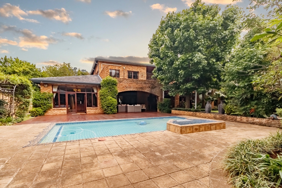 5 Bedroom Property for Sale in Carlswald Estate Gauteng