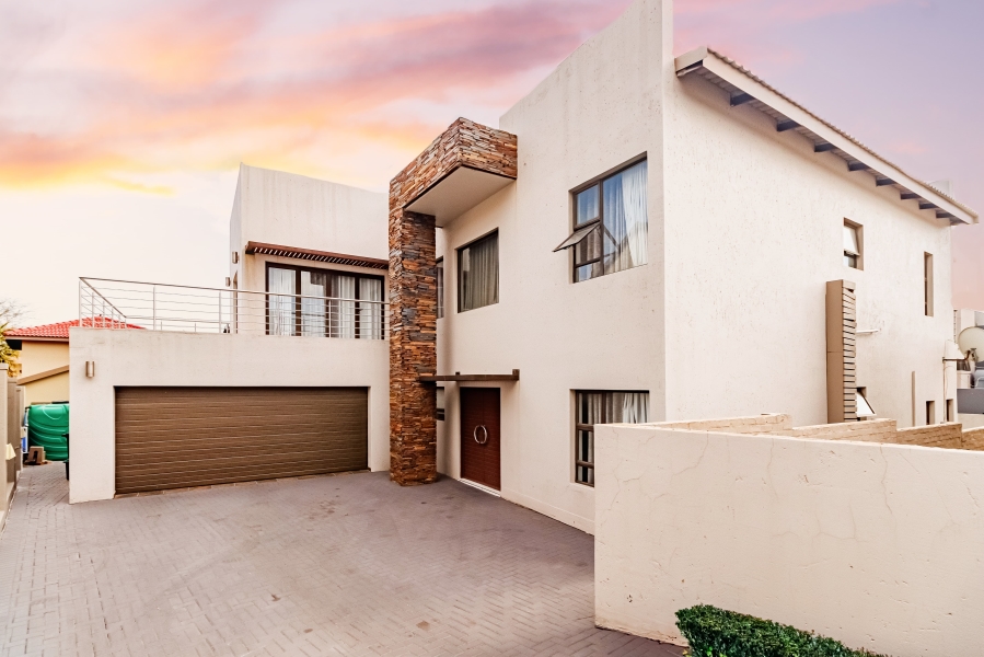 4 Bedroom Property for Sale in Carlswald North Estate Gauteng