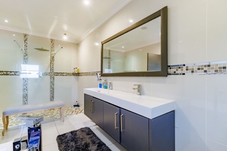 4 Bedroom Property for Sale in Carlswald North Estate Gauteng