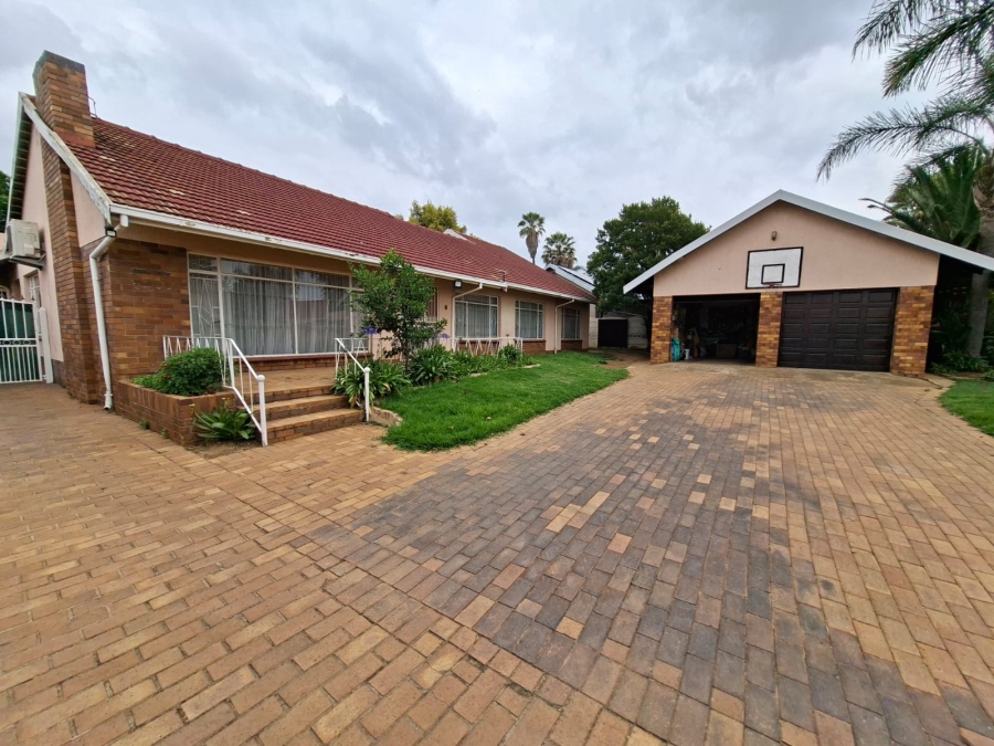4 Bedroom Property for Sale in Selcourt Gauteng
