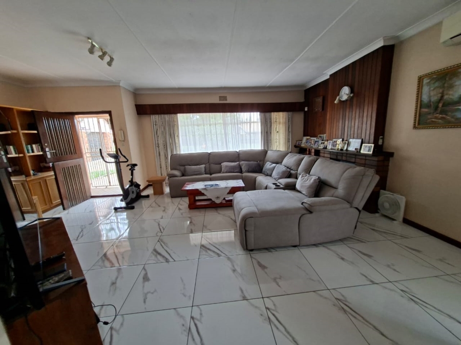 4 Bedroom Property for Sale in Selcourt Gauteng