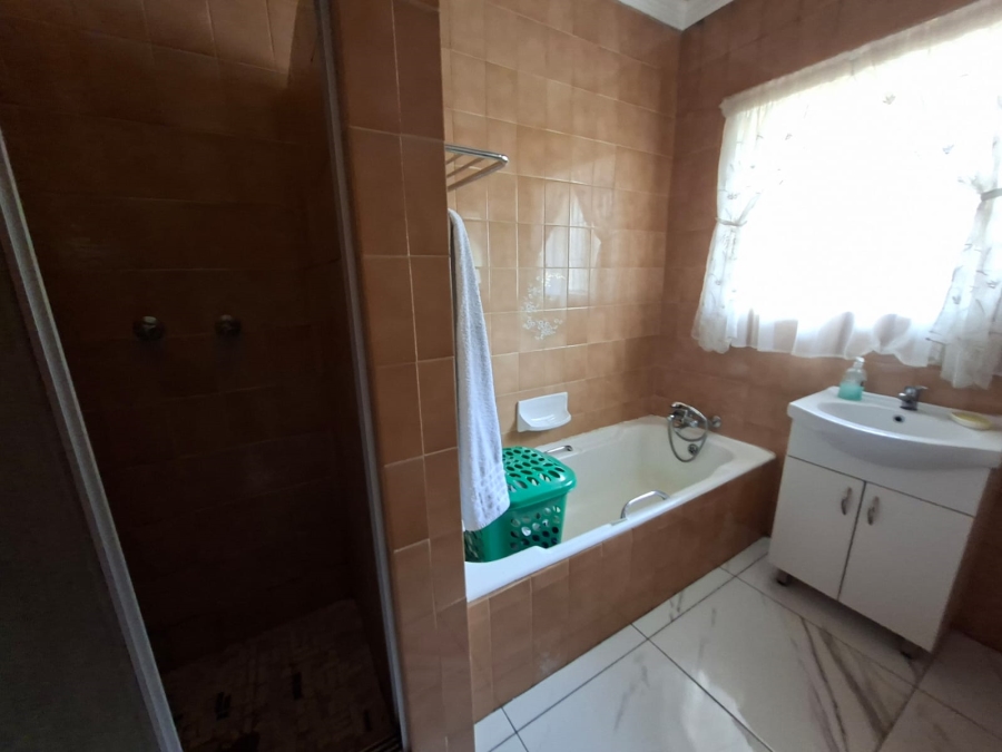 4 Bedroom Property for Sale in Selcourt Gauteng