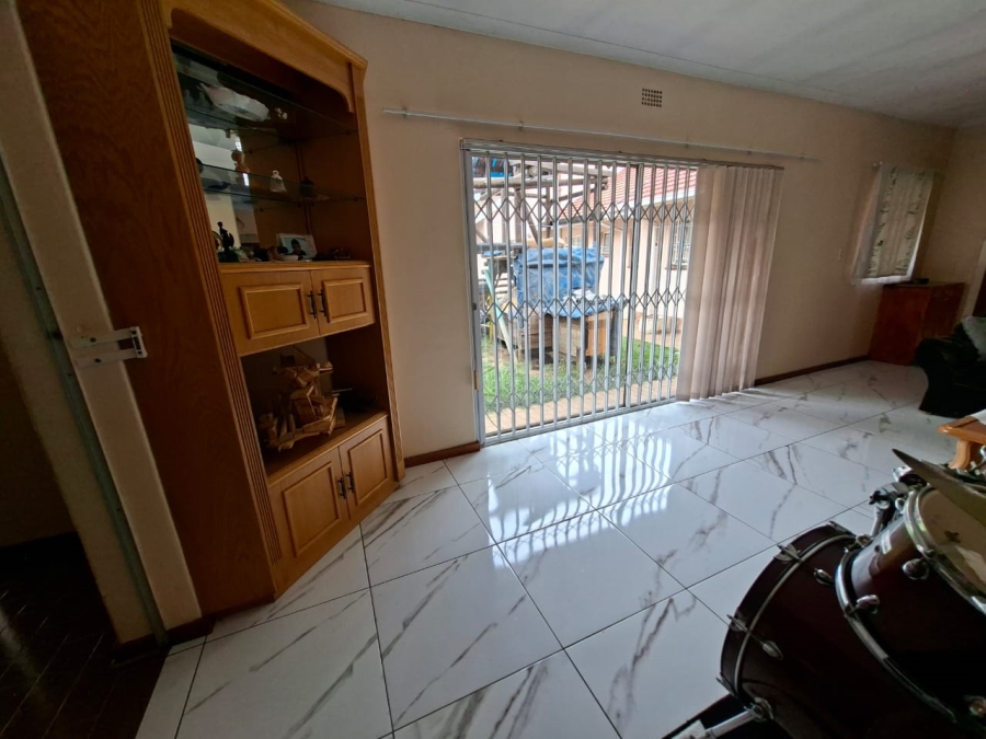 4 Bedroom Property for Sale in Selcourt Gauteng