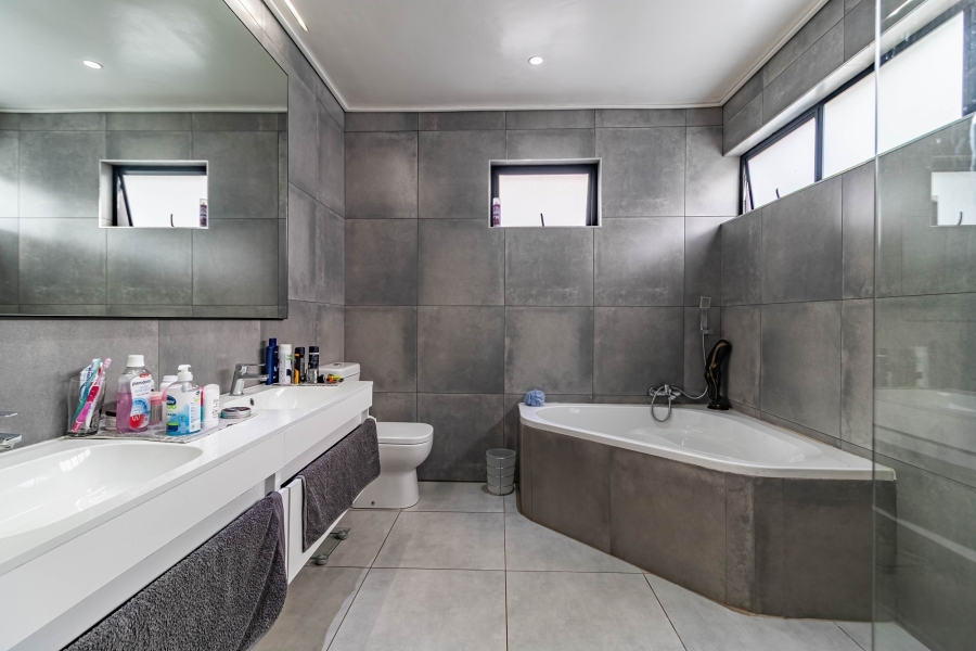 3 Bedroom Property for Sale in Bedfordview Gauteng