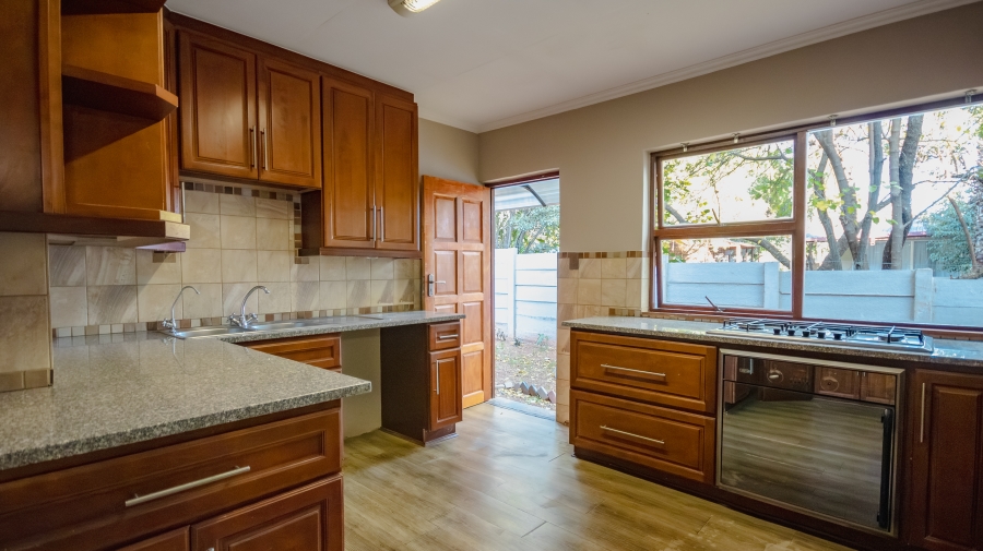 4 Bedroom Property for Sale in Garsfontein Gauteng