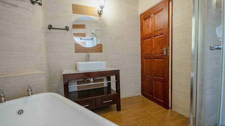 4 Bedroom Property for Sale in Garsfontein Gauteng