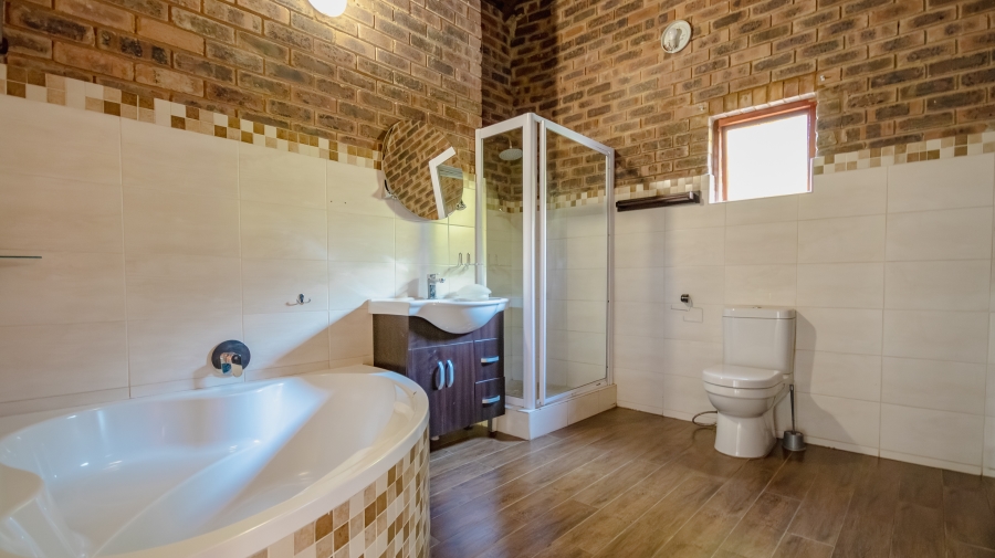 4 Bedroom Property for Sale in Garsfontein Gauteng