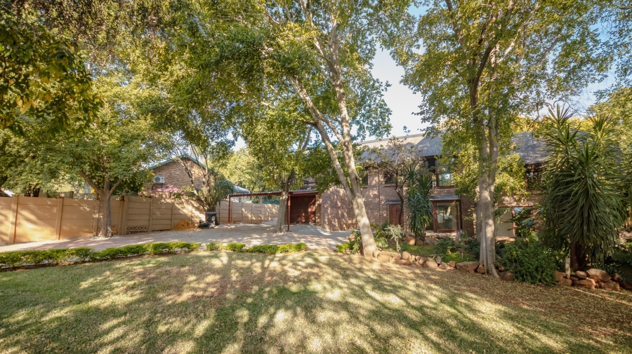 4 Bedroom Property for Sale in Garsfontein Gauteng