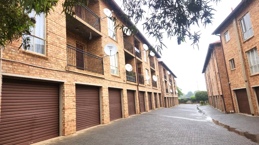 1 Bedroom Property for Sale in Wapadrand Gauteng