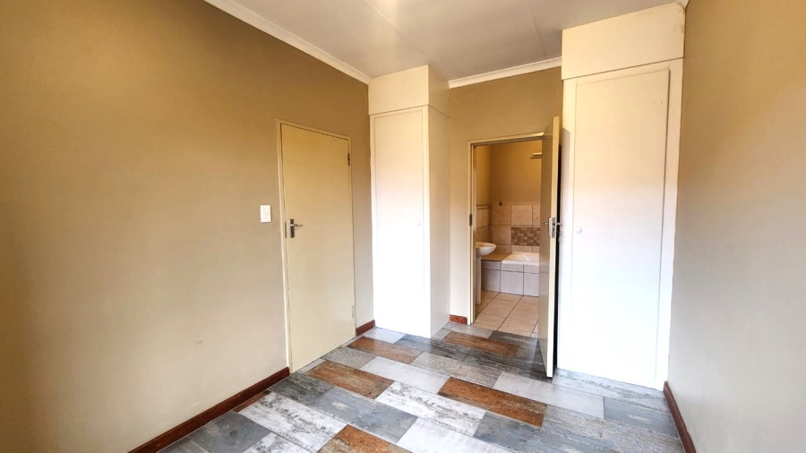 1 Bedroom Property for Sale in Wapadrand Gauteng