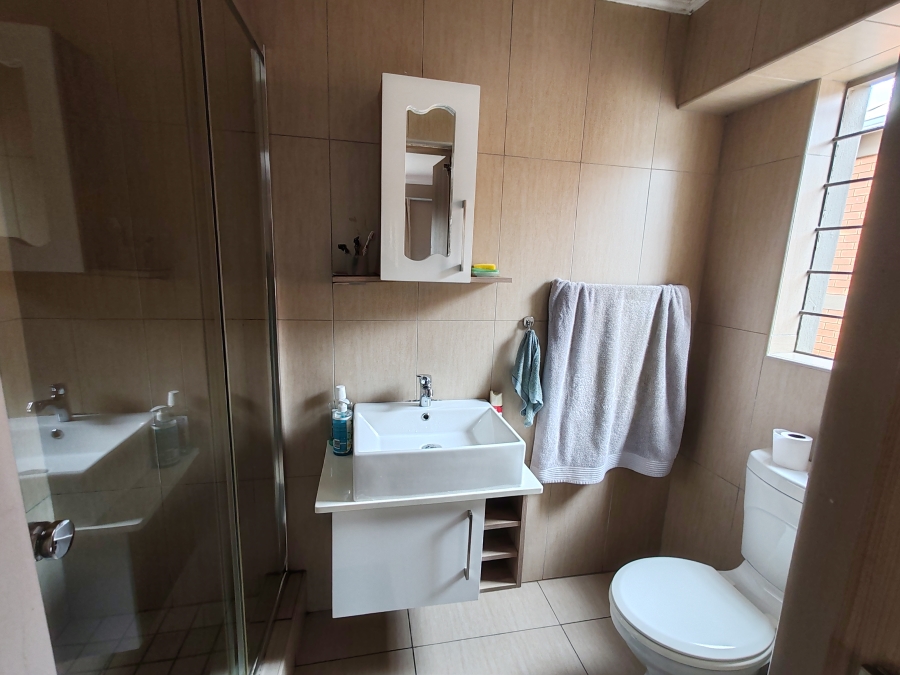 2 Bedroom Property for Sale in Andeon AH Gauteng