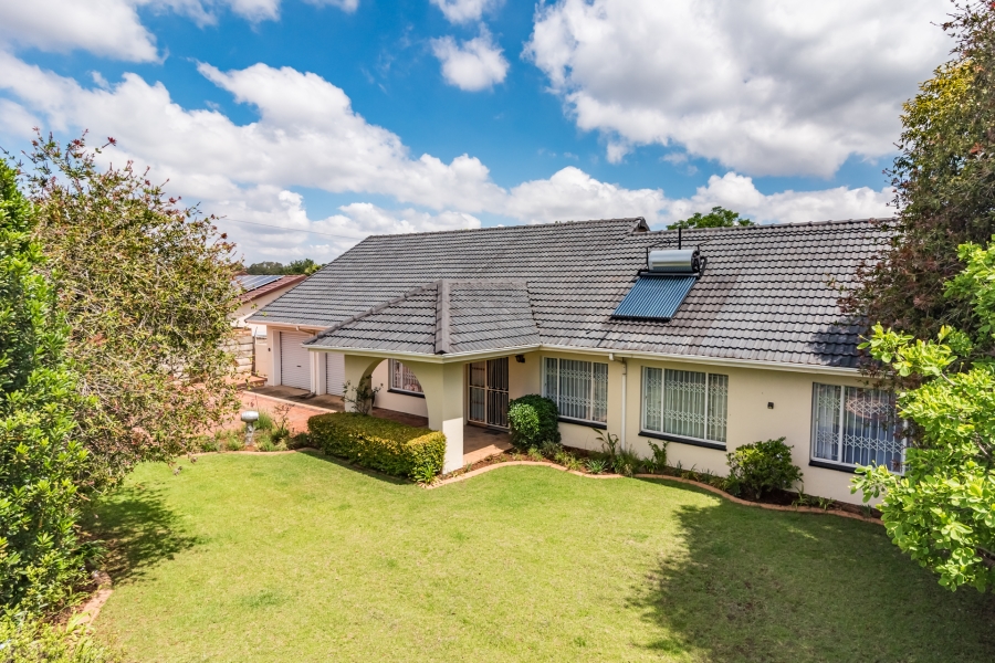 3 Bedroom Property for Sale in Breaunanda Gauteng