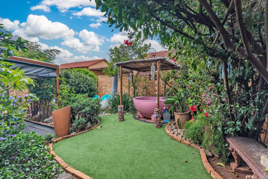 3 Bedroom Property for Sale in Strubensvallei Gauteng