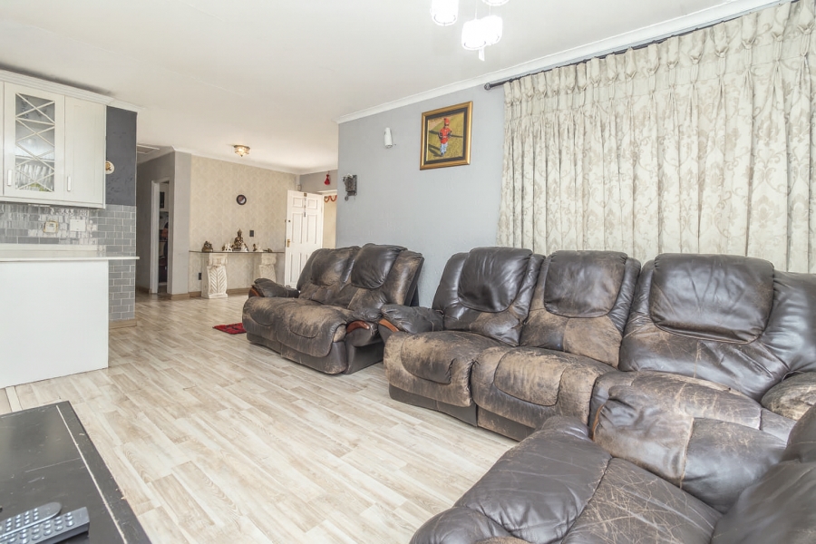 4 Bedroom Property for Sale in Douglasdale Gauteng