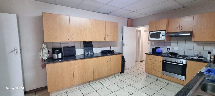 8 Bedroom Property for Sale in Hatfield Gauteng