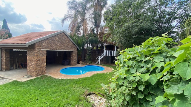 3 Bedroom Property for Sale in Garsfontein Gauteng