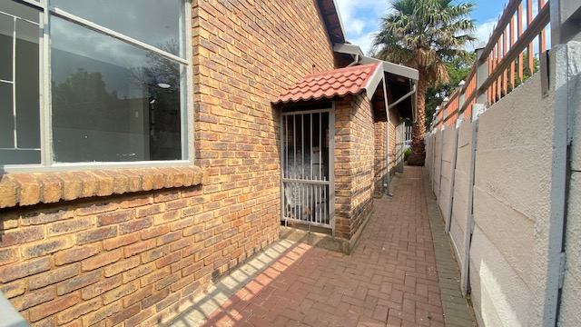3 Bedroom Property for Sale in Garsfontein Gauteng