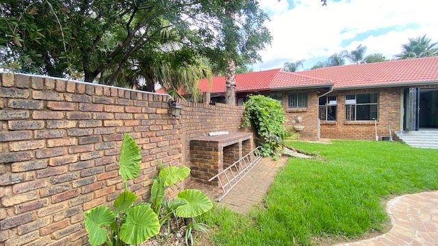 3 Bedroom Property for Sale in Garsfontein Gauteng
