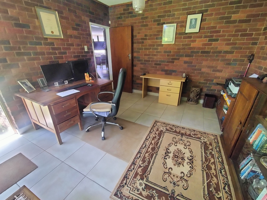 5 Bedroom Property for Sale in Florauna Gauteng